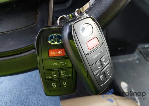 2021 Toyota Sienna Xle z USA, uszkodzony, nr VIN 5TDYSKFC7MS032490